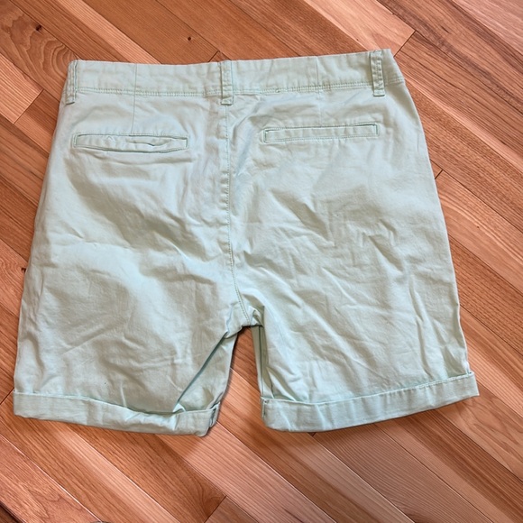 Old navy Bermuda shorts - Picture 3 of 3